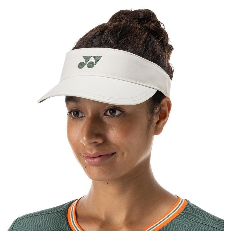 Дамска козирка Yonex Visor - sand – стилна тенис козирка за защита от UV лъчи и комфорт по време на игра.