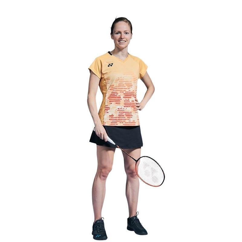 Tricou de damă Yonex 20703 Saffron pentru badminton și antrenamente sportive – ușor, respirabil și cu uscare rapidă.