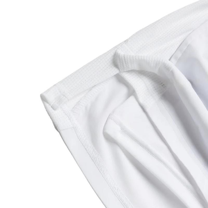 Yonex YW0047 White women’s shorts – white 2-in-1 shorts with inner shorts for comfort and freedom on the court.