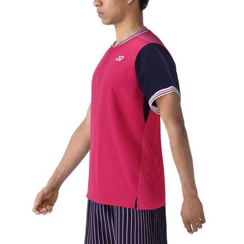 Tricou bărbătesc Yonex 10499 Rose Pink Roland Garros – stil sportiv și confort pentru antrenamente și meciuri.