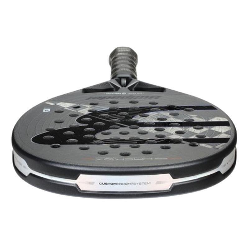 Bullpadel Hack 04 Hybrid 26 padel racket with TRICORE, 3D Grain, Vibradrive, MultiEva and Aluminized Carbon 18K technologies for control and power in offensive shots and counterattacks. For advanced players