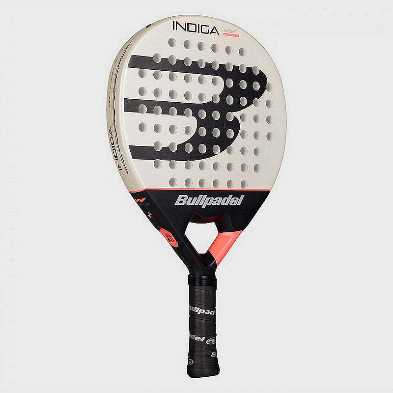 Rachetă de padel Bullpadel Indiga Woman 26 - – o rachetă ușoară, comodă și manevrabilă, cu formă rotundă, care oferă control și confort în joc.