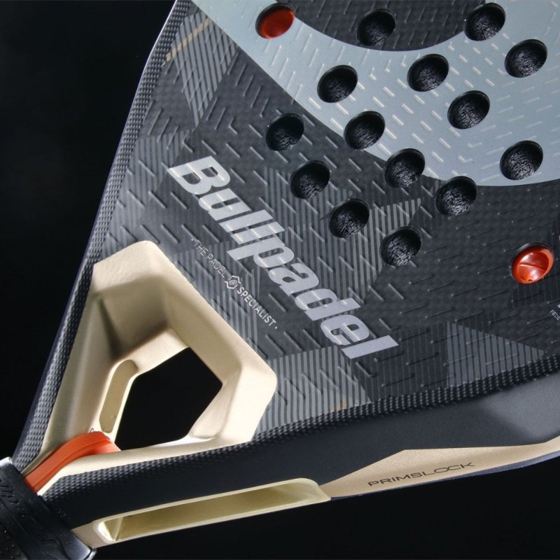 Bullpadel Neuron 02– professional padel racket with a hybrid shape, Xtend Carbon 3K, MultiEva core and Wave System for an excellent balance of control, power and maneuverability.