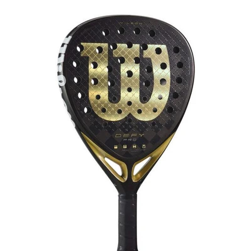 Rachetă de padel Wilson Defy Pro V1 pentru avansați, cu formă de diamant și carbon 15K pentru putere și spin.