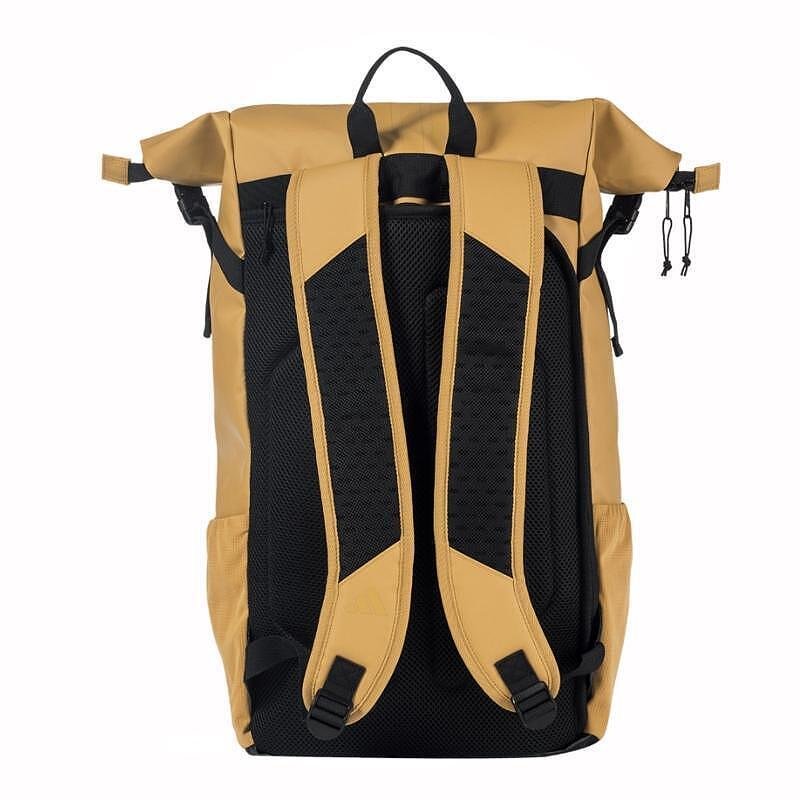 Rucsac de padel Adidas Multigame 3.4 maro - cu închidere Rolltop, compartimente căptușite pentru laptop și accesorii, buzunare laterale din plasă și bază întărită – potrivit pentru utilizare zilnică