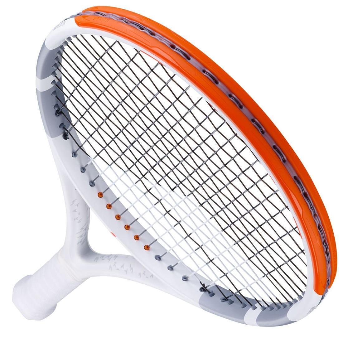 Rachetă de tenis Babolat Evo Strike – rachetă de tenis puternică și confortabilă pentru control și echilibru.