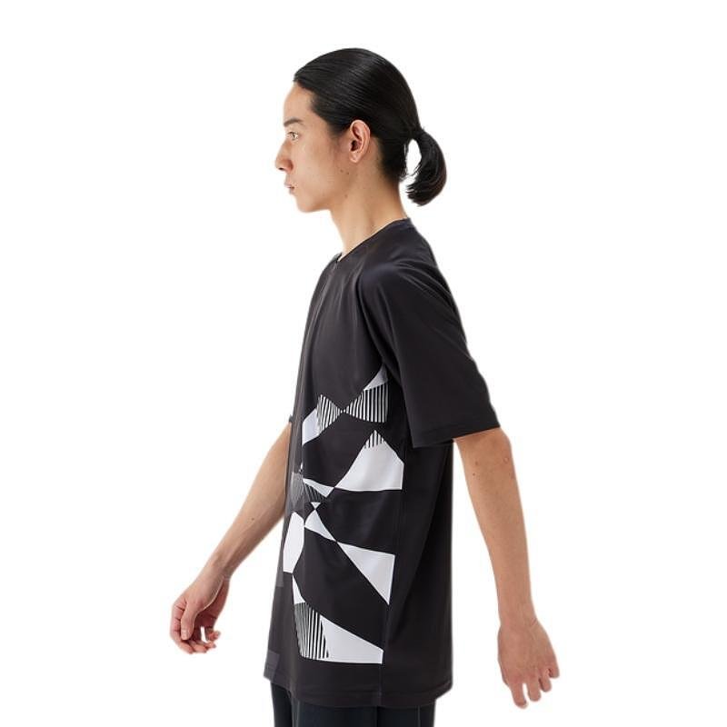 Yonex 16744 Unisex Black T-shirt, a black unisex Yonex sports T-shirt for training and everyday wear