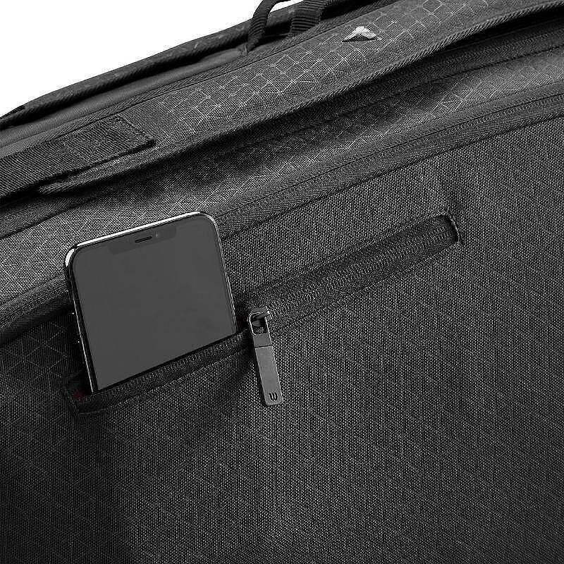 Wilson Clash V3 thermal bag - 6 rackets, stylish tennis bag with a phone pocket and space for rackets