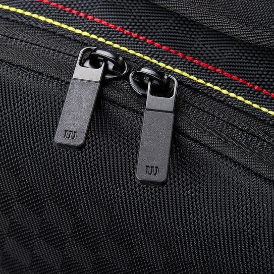 Wilson Pro Staff Tour thermal bag - 6-racket tennis bag with zippers and a stylish design for tennis gear.