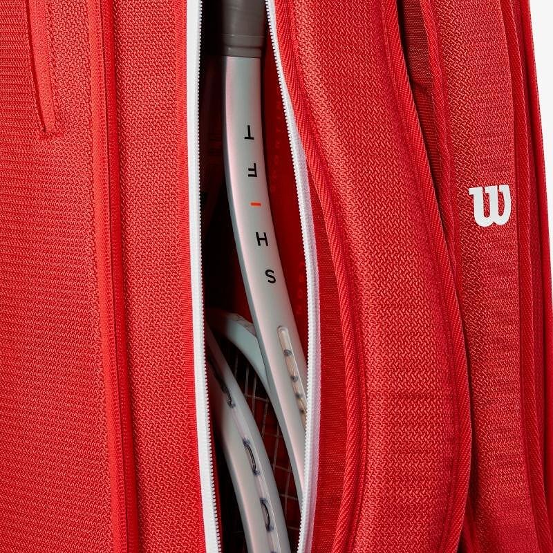 Термобег Wilson Super Tour 2025 - 9 ракети - червен тенис сак Wilson за 9 ракети с термоотделение и място за аксесоари