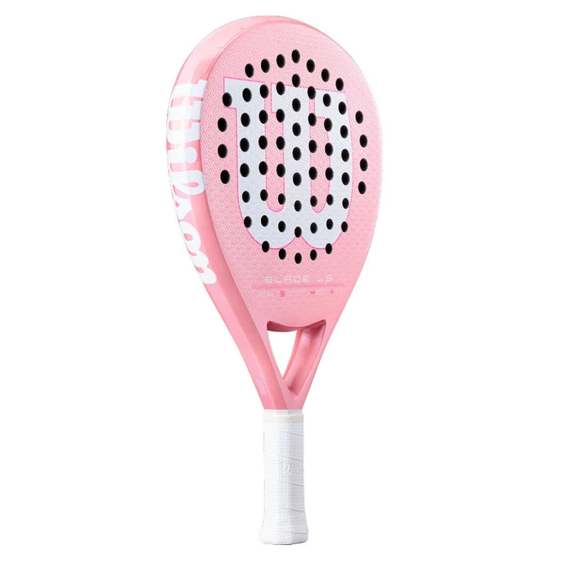 Падел ракета Wilson Blade LS V4 Pink в розов цвят, лека и маневрена, идеална за средно напреднали играчи.