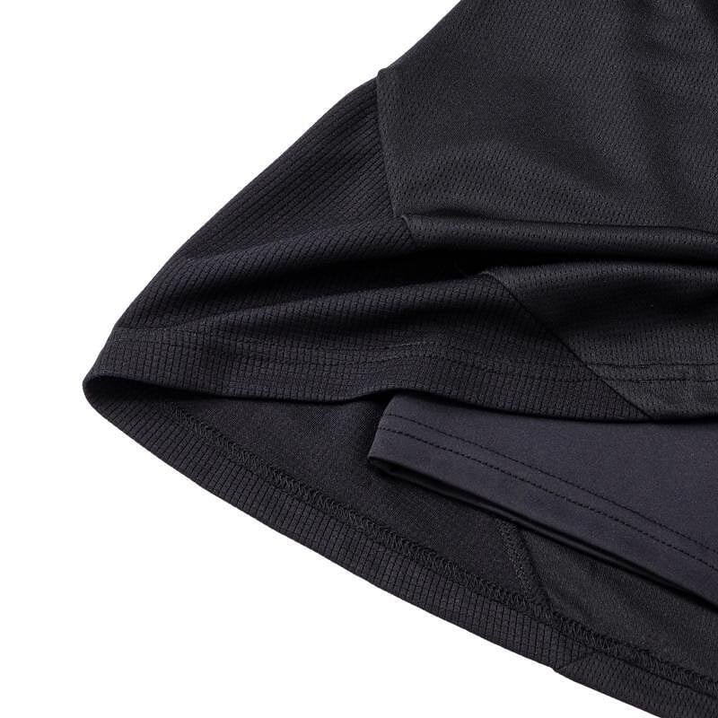Fustă de copii Yonex 26194J (cu șort interior) Black – fustă sport neagră Yonex cu șort interior pentru confort și siguranță.