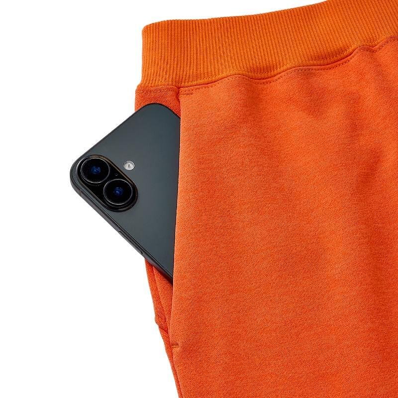 Pantaloni scurți pentru femei Yonex 37009 Cyber Orange, model sport pentru tenis și badminton, cu confort și libertate de mișcare