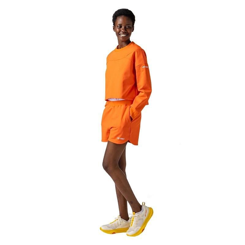 Pantaloni scurți pentru femei Yonex 37009 Cyber Orange pentru tenis și badminton, pantaloni scurți sport eleganți și comozi, cu design modern
