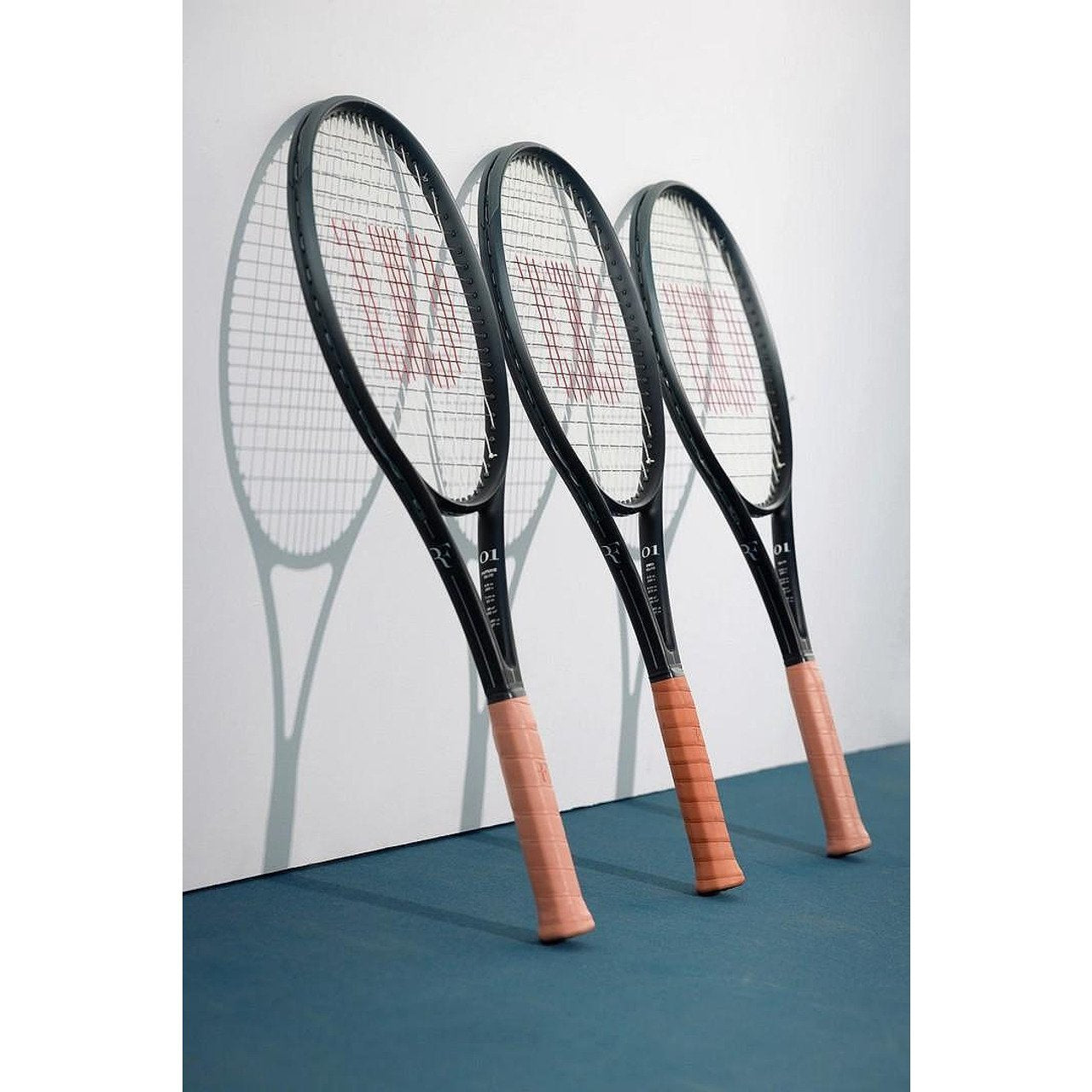 Основен грип Wilson RF Roger Federer Premium Leather за тенис ракета, естествена кожа с RF лого и комфортен захват