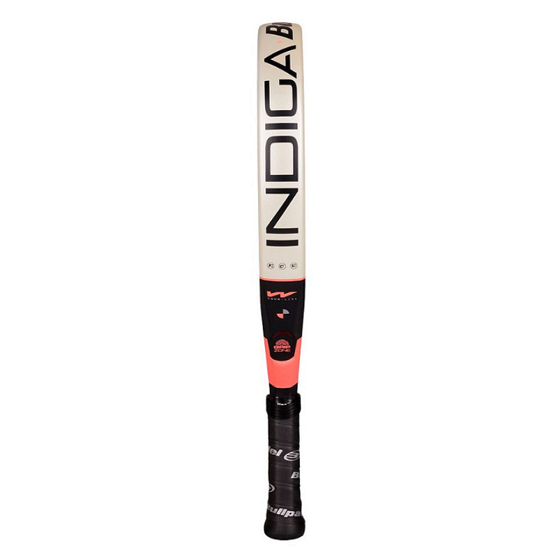 Rachetă de padel Bullpadel Indiga Woman 26 - – o rachetă ușoară, comodă și manevrabilă, cu formă rotundă, care oferă control și confort în joc.