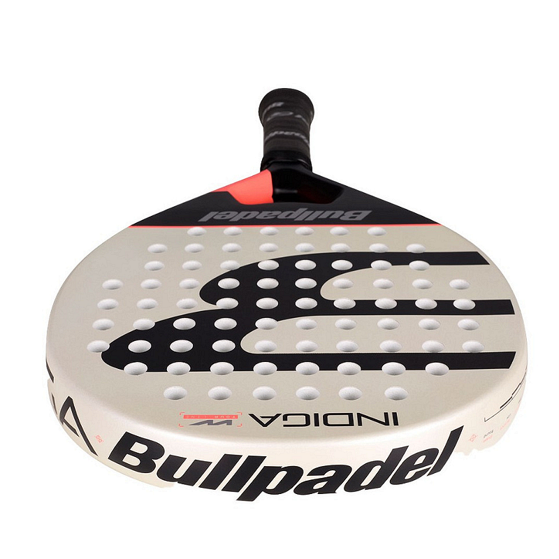 Rachetă de padel Bullpadel Indiga Woman 26 - – o rachetă ușoară, comodă și manevrabilă, cu formă rotundă, care oferă control și confort în joc.