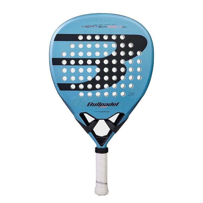 Rachetă de padel Bullpadel Vertex Jr Girl 26 cu formă de diamant, față Polyglass, nucleu Evalastic și ramă din carbon CarbonTube, destinată jucătoarelor tinere avansate.