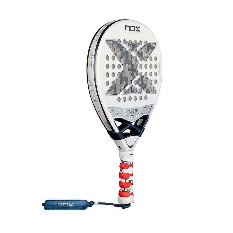 AT10 12K Alum XTREM Lite 2026 – rachetă de padel profesională cu senzație moale și control maxim