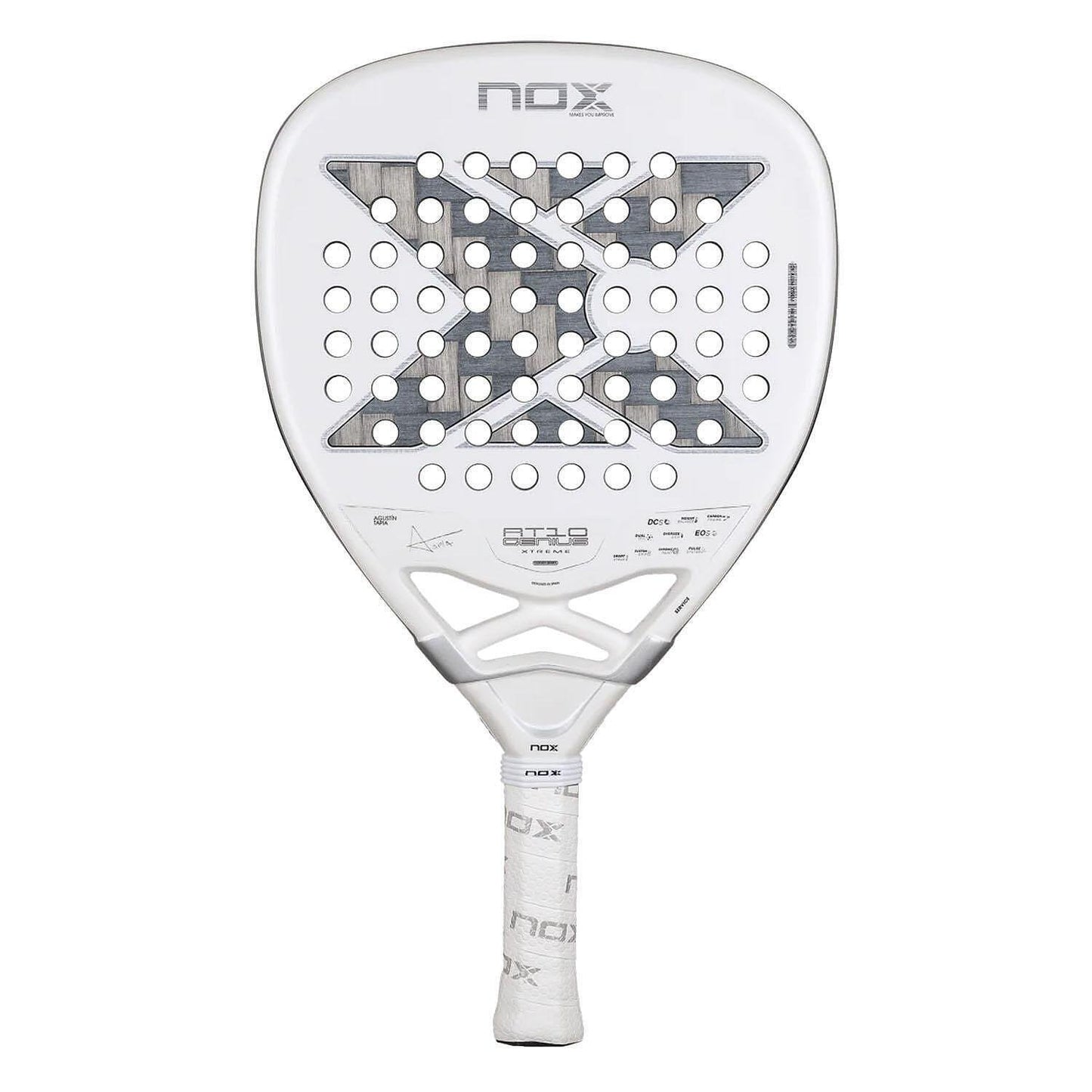 Rachetă de padel NOX AT10 Genius Attack 12K Alum XTREME cu formă de diamant, cadru din carbon și suprafață texturată, creată pentru un joc puternic și ofensiv, destinată jucătorilor avansați.