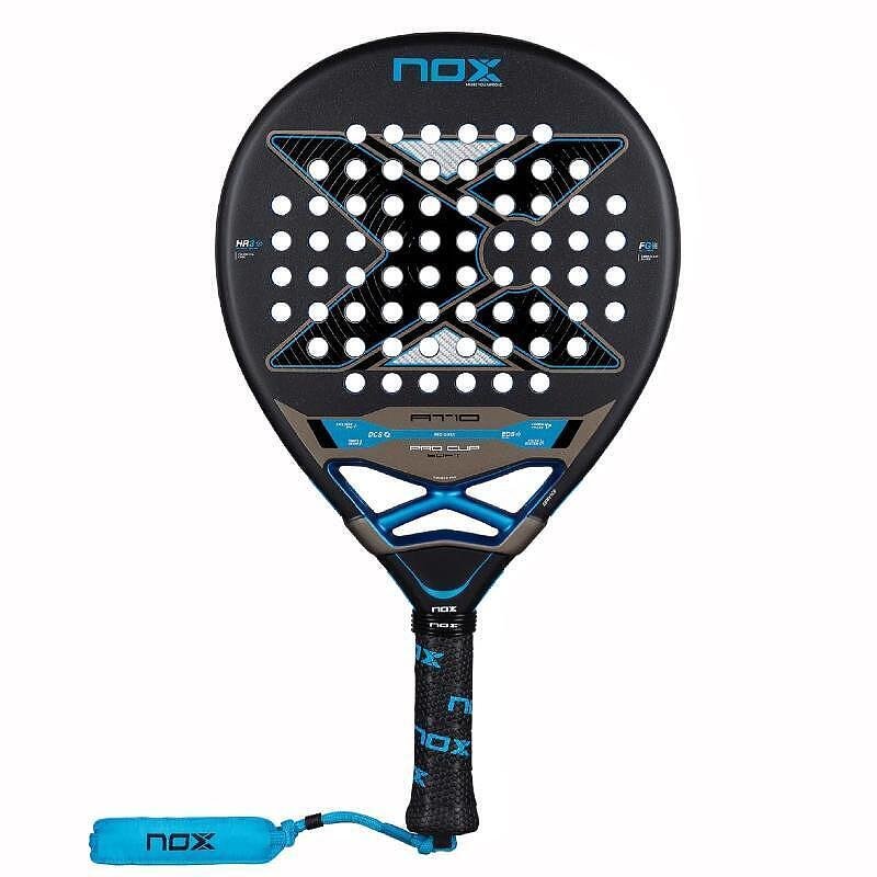Падел ракета NOX AT Pro Cup Soft 2026 с форма капка, мека HR3 EVA сърцевина и грапава повърхност Exclusive Spin, подходяща за напреднали играчи, търсещи комфорт и контрол.