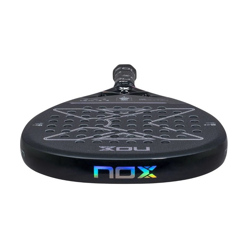 Rachetă de padel Nox Nextgen Pro Attack 12K NFA– rachetă profesională de padel cu formă de diamant, Carbon 12K, HR3 Black EVA și EOS Flap pentru putere maximă și stabilitate.
