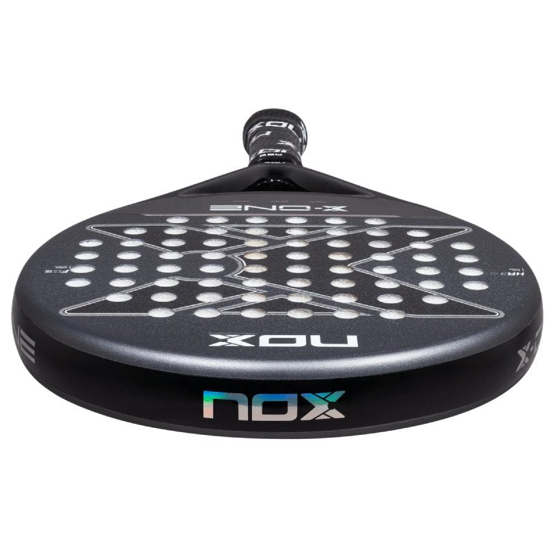 Rachetă de padel Nox X-One 26– rachetă de padel cu formă rotundă, HR3 Core, 3K Fiberglass și cadru din carbon pentru control excelent, confort și manevrare ușoară.