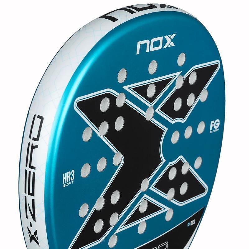 Rachetă de padel NOX X-Zero Blue– ușoară, confortabilă și cu control, potrivită pentru jucători începători și de nivel intermediar.