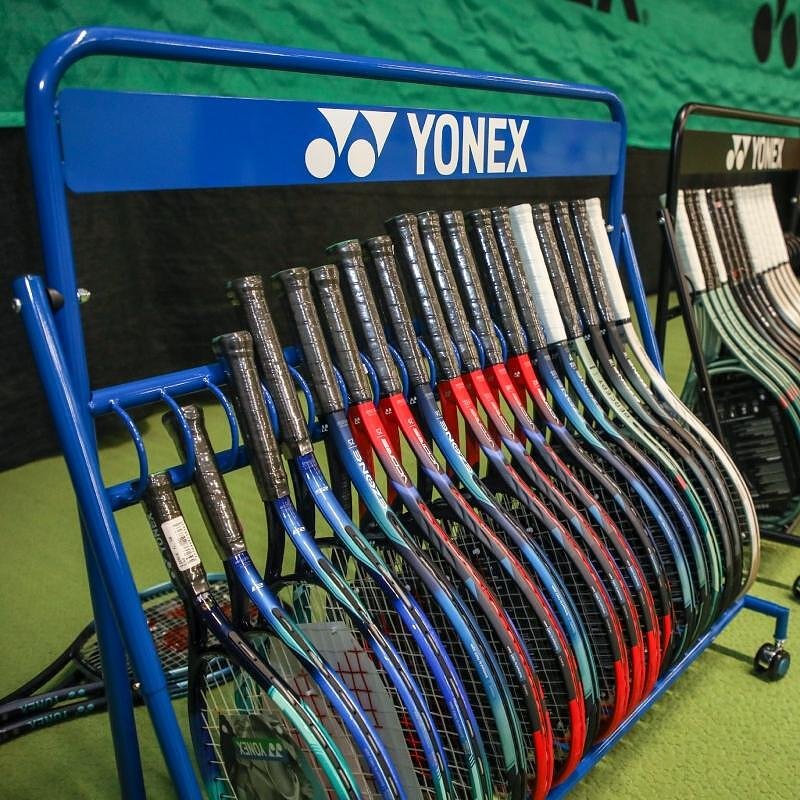 Suport pentru rachete Yonex AC311 Deep Blue (până la 18 rachete) pentru depozitarea ordonată a rachetelor de tenis în cluburi și săli