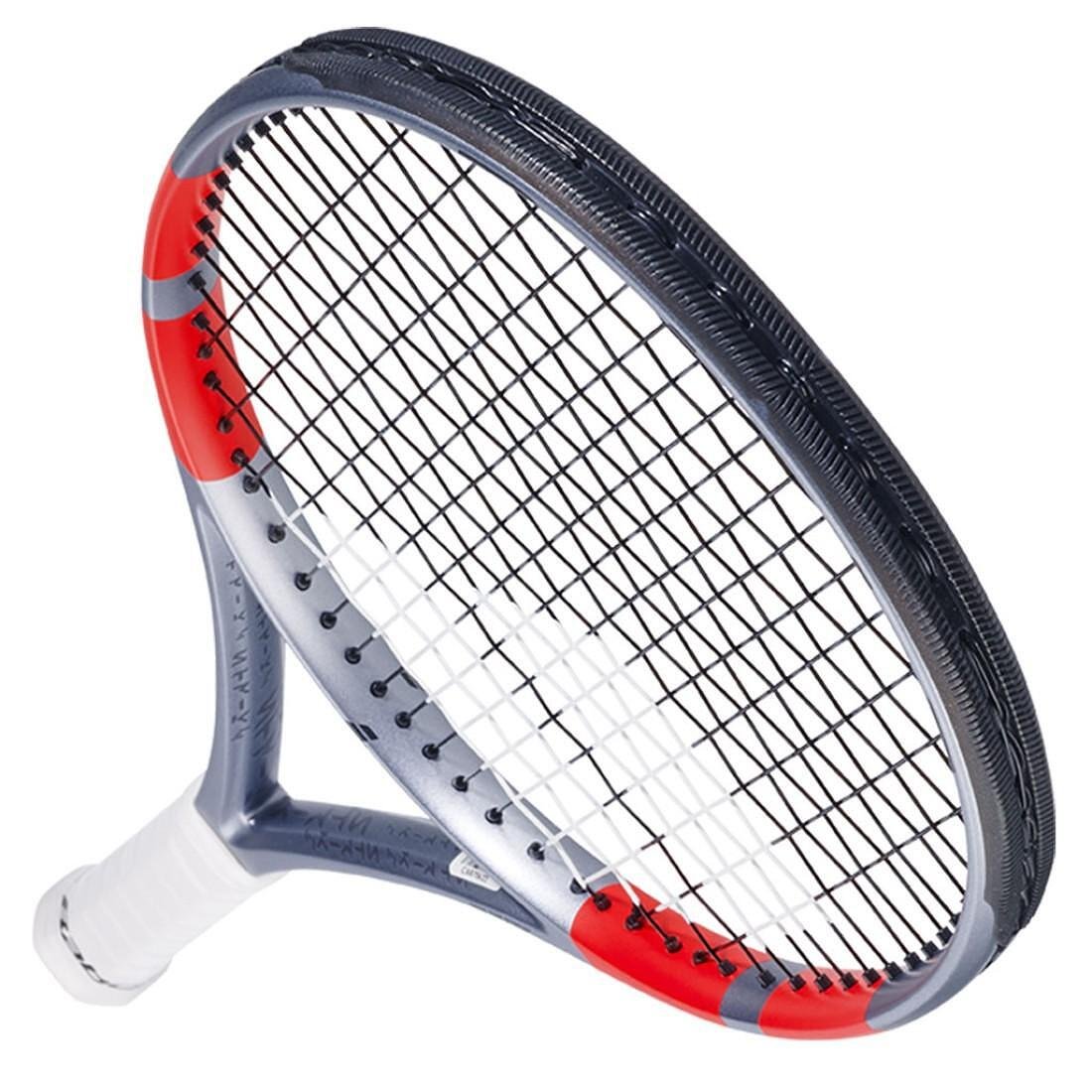 Тенис ракета Babolat Pure Strike Junior 26 Gen4 за млади тенисисти, лекa и контролируема с отлична маневреност.