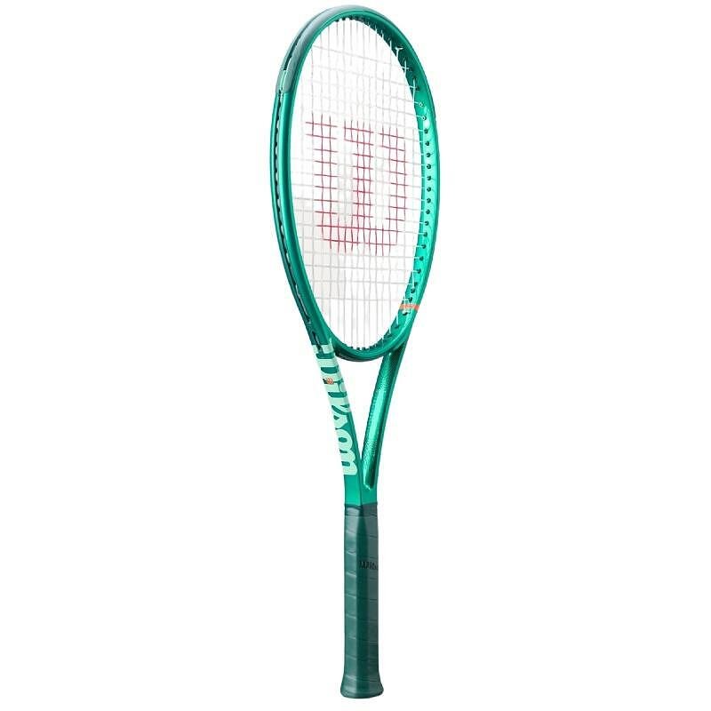 Tennis racket Wilson Blade 100UL V10 – a light and maneuverable Wilson Blade for control and comfort