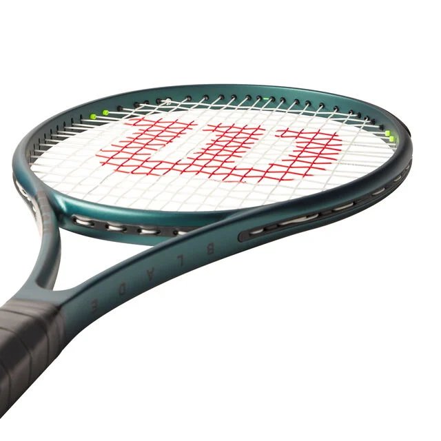 Rachetă de tenis Wilson Blade 104 V9 în Emerald Night Green, pentru control, senzație și stabilitate