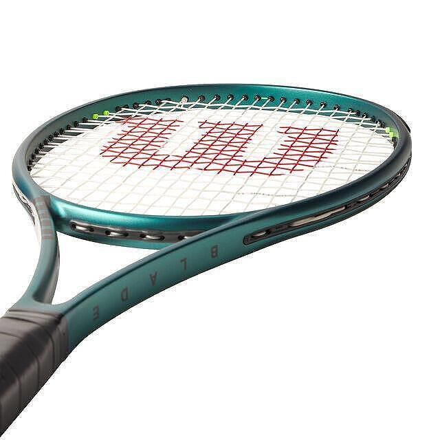 Rachetă de tenis Wilson Blade 98 18x20 V9 - control precis, putere și stabilitate pentru jucători avansați.