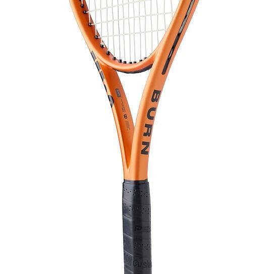 Rachetă de tenis Wilson Burn 100LS V6 – rachetă Wilson ușoară și stabilă pentru control, putere și reacție rapidă.