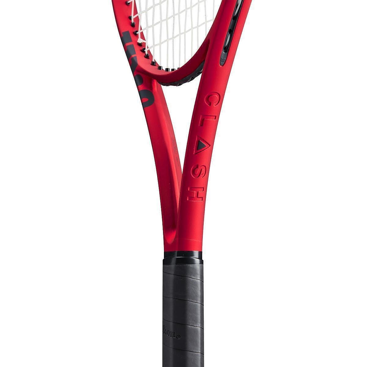 Rachetă de tenis Wilson Clash 98 V2.0 în design roșu-negru pentru precizie și control, potrivită pentru echipament de tenis