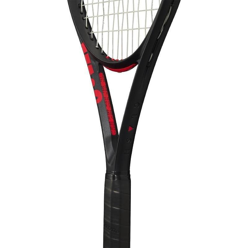 Rachetă de tenis Wilson Clash 100 Pro V3 cu design negru și roșu, stabilitate ridicată și confort pentru jucători avansați