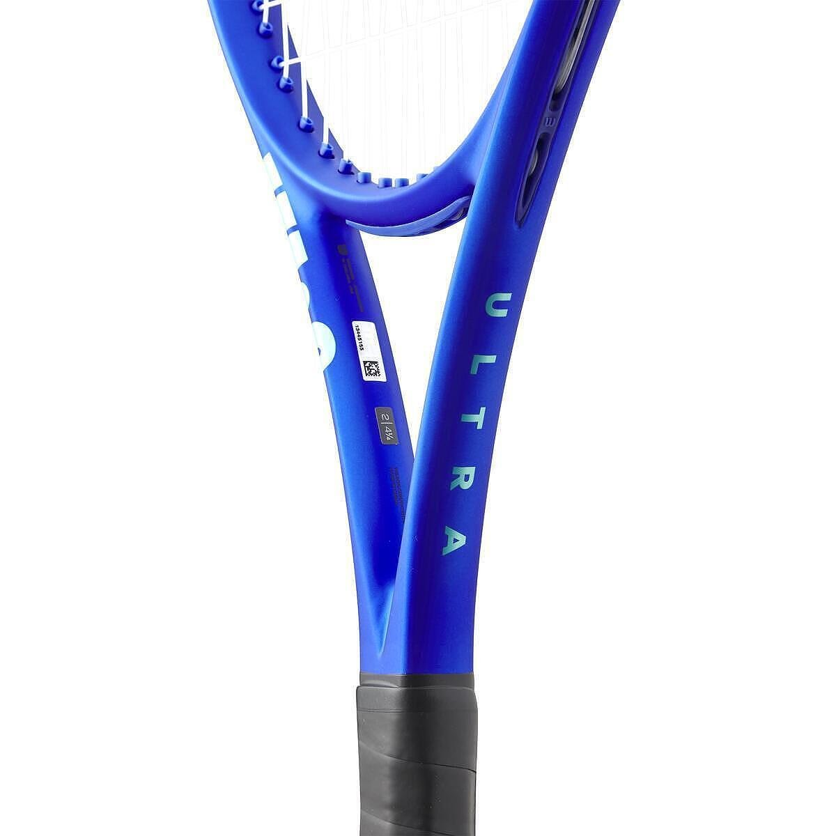 Rachetă de tenis Wilson Ultra 100L V5, ușoară și puternică, pentru control și confort.