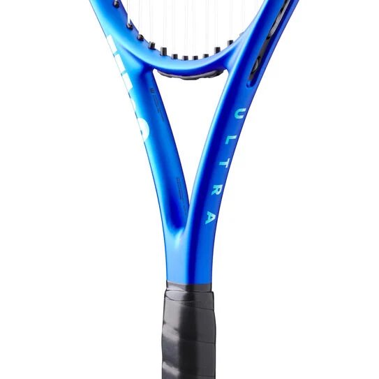 Rachetă de tenis Wilson Ultra Team V5 pentru putere explozivă, joc ușor și un sweetspot mai mare pentru jucători de nivel mediu.
