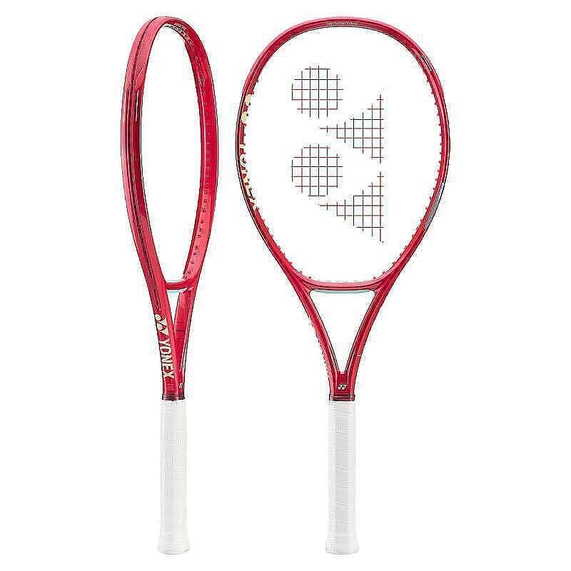 Тенис ракета Yonex VCORE 95 Ruby Red за напреднали играчи с максимален контрол, стабилност и агресивен спин.