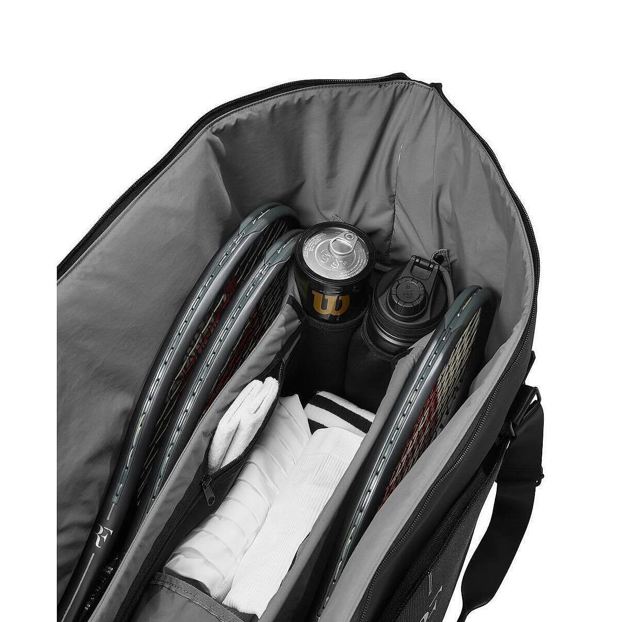 Тенис сак Wilson RF Roger Federer Duffel - 6 ракети за тенис ракети, обувки и аксесоари, Wilson RF дизайн
