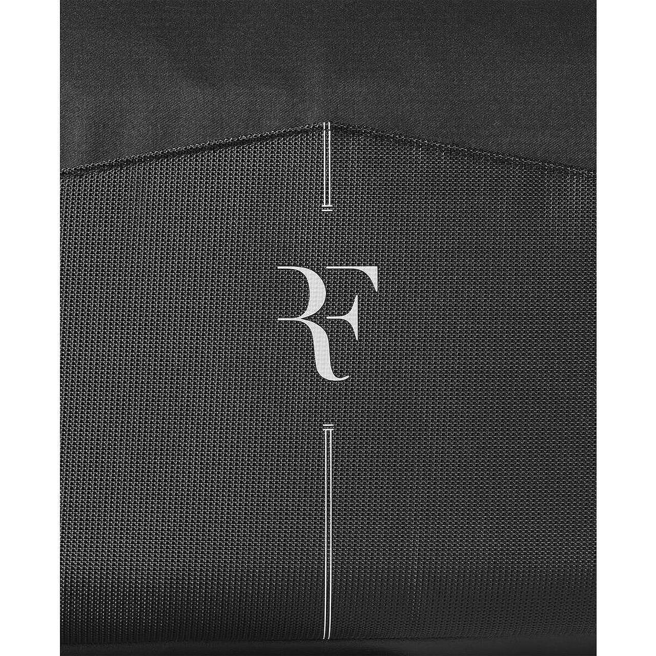 Тенис сак Wilson RF Roger Federer Duffel - 6 ракети, стилен черен тенис сак Wilson RF с RF лого за тенис екипировка.